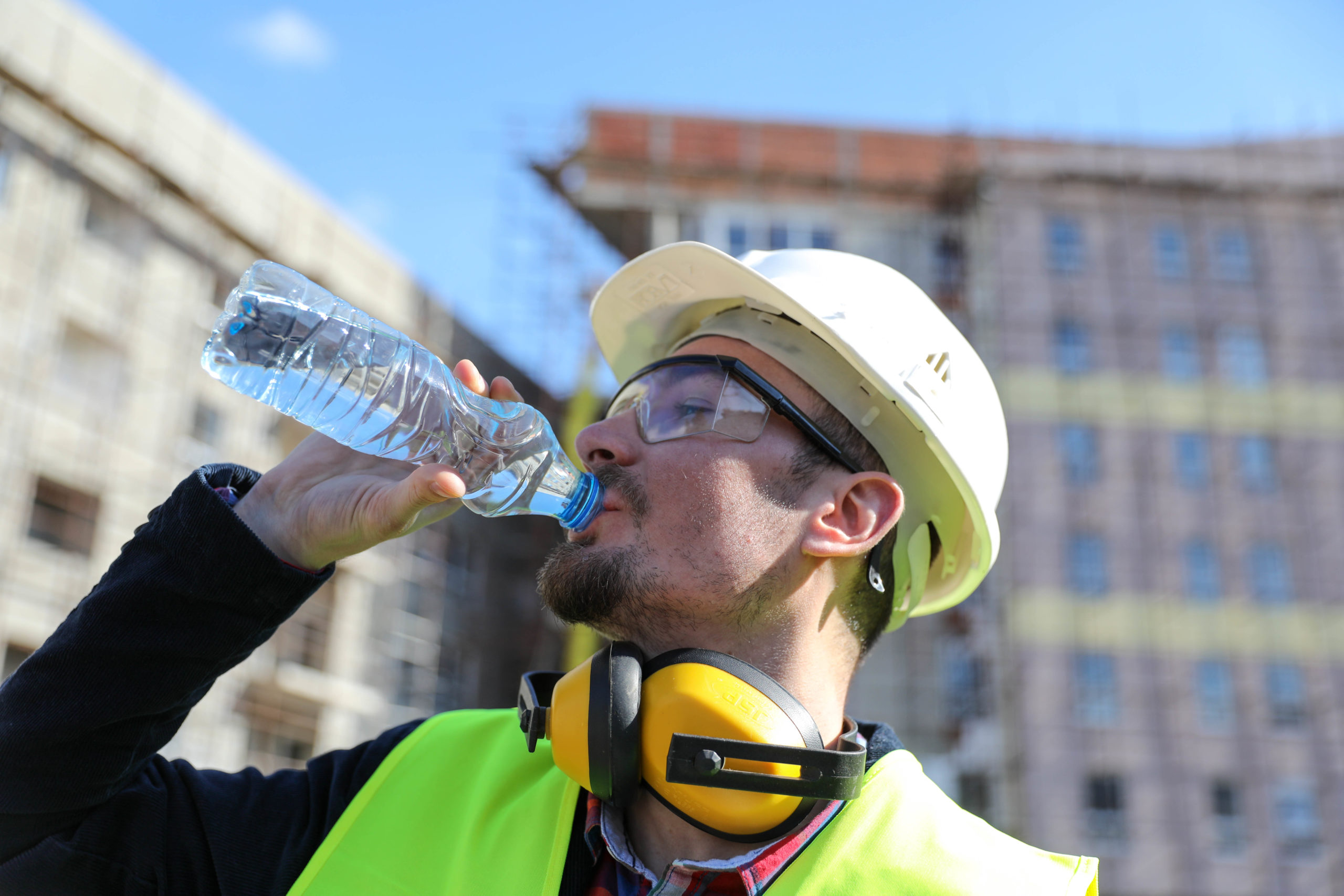 You are currently viewing Skilled Trades Summer Safety: Dehydration